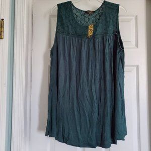 🍓2/$10🍓NWT Nice Emerald teal green Suzanne Betro Green Sleeveless Lace Top